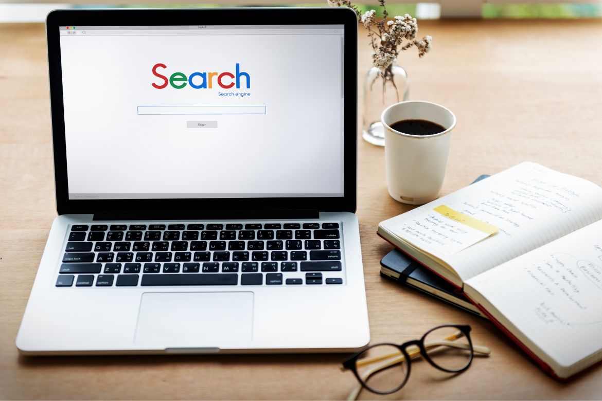 Image d'un ordinateur qui est sur la page google search